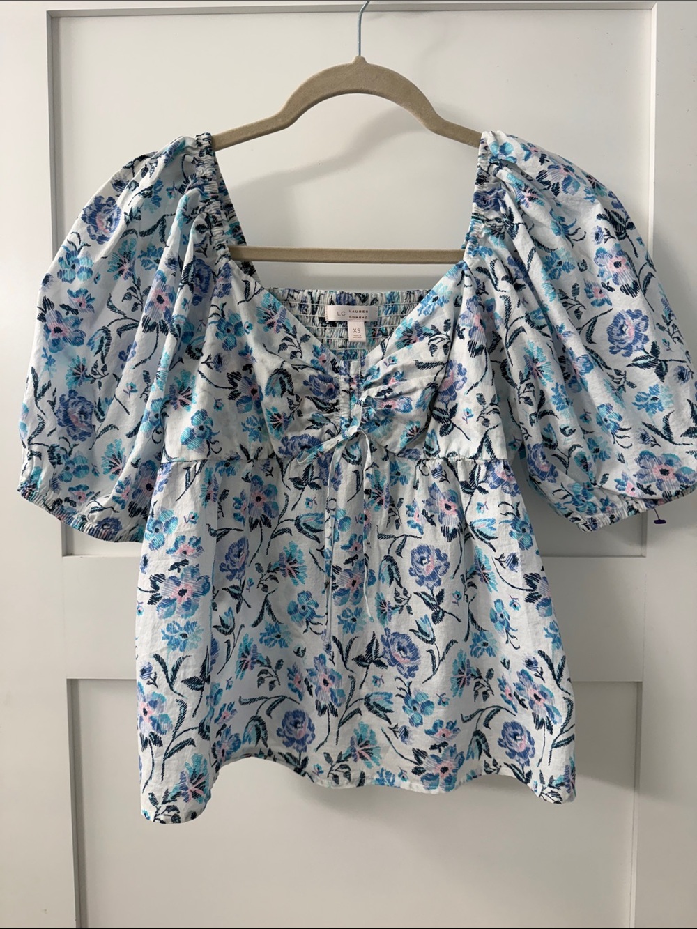 Floral Puff-Sleeve Square-Neck Top in Light Blue